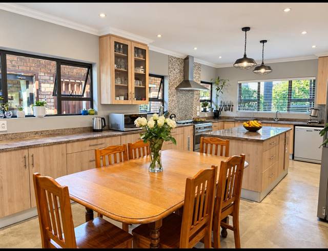 4 BEDROOM FREEHOLD TO LET IN RANDPARK RIDGE